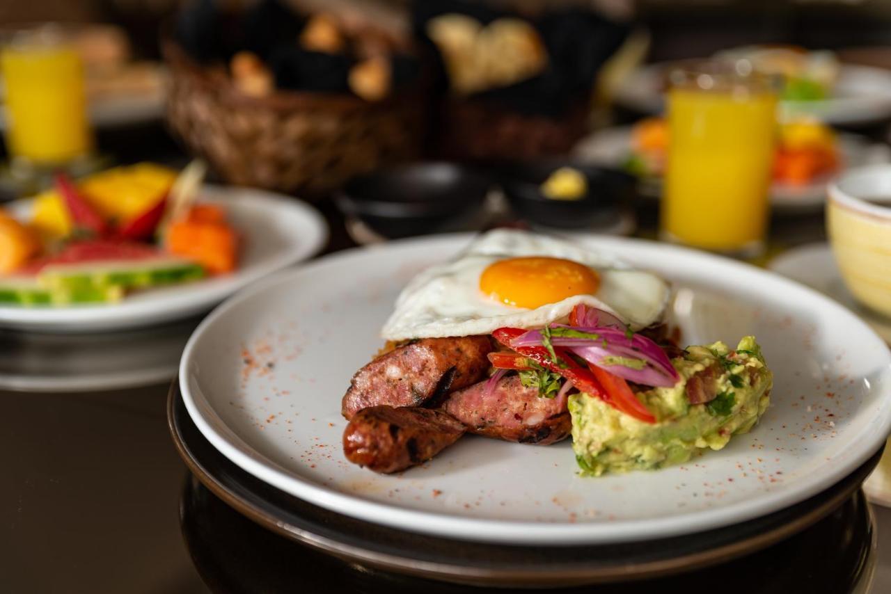 Hotel York Luxury Suites Medellin By Preferred Екстериор снимка Breakfast at the hotel